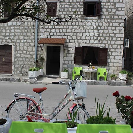 Ferienwohnung Mare E Montagna Kotor Exterior foto