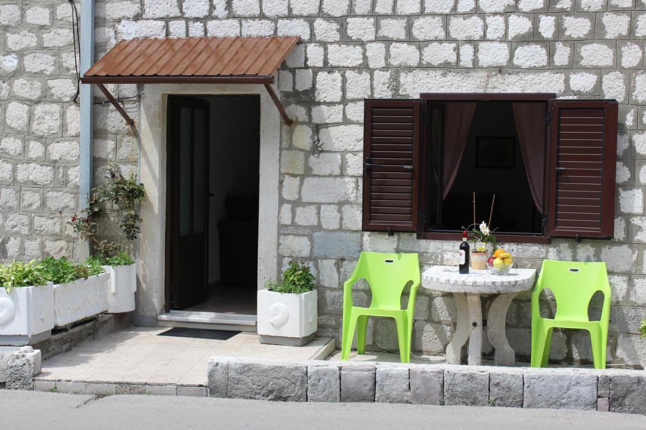 Ferienwohnung Mare E Montagna Kotor Exterior foto